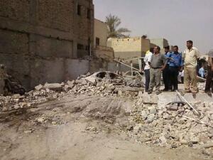 صورة بالهاتف النقال للدمار في الحلة اثر الهجوم الانتحاري