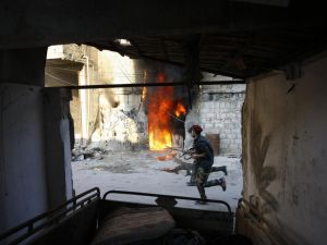 مقاتل من المجموعات العراقية واللبنانية الشيعية المساندة لقوات الاسد في الحجيرية بريف دمشق
