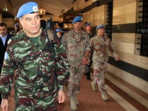 قائد بعثة المراقبين الدوليين في سوريا العقيد المغربي احمد حميش في دمشق
 قائد بعثة المراقبين الدوليين في سوريا العقيد المغربي احمد حميش في دمشق