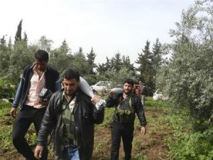 مقاتلون من الجيش السوري الحر في الحولة قرب حمص