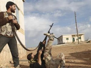 مقاتلان من الجيش السوري الحر في حلب