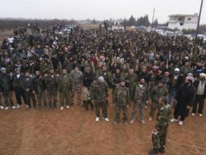 مقاتلون من الجيش السوري الحر عقب اشتباكات مع قوات موالية للاسد قرب حمص
