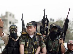 بارود ارتدى بزة عسكرية وحمل بندقية من طراز أم 16 فور وصوله الجانب الفلسطيني من معبر إيريز 
