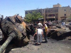 ارشيف/ دبابة للجيش السوري تم تدميرها خلال مواجهات مع المعارضة