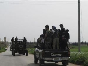 مقاتلون من المعارضة السورية في ادلب
