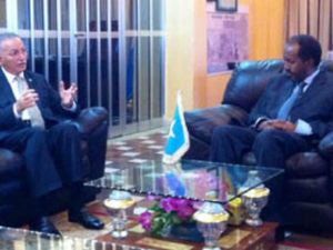 إحسان أوغلى يلتقي الرئيس الصومالي في مقديشيو