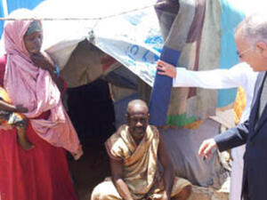 اوغلي في مخيمات النازحين بمقديشو