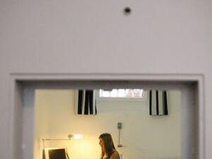 رقم الزنزانة 312.. هي دي زنزانة..!