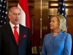 صورة تعود الى حزيران/يونيو 2011 لاستقبال وزيرة الخارجية الاميركية هيلاري كلينتون النجيفي في واشنطن