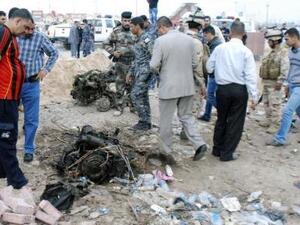 قوات امن عراقية في موقع انفجار سيارة ملغومة