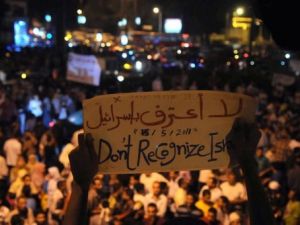 تظاهرة في القاهرة امام السفارة الاسرائيلية احتجاجا على مقتل عناصر من قوات الامن بنيران اسرائيلية
