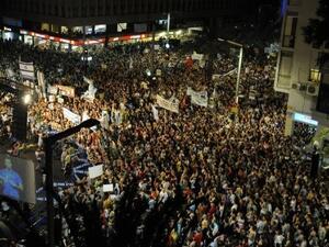 متظاهرون اسرائيليون في وسط تل ابيب الاسبوع الماضي