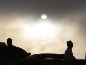 Palestinians cross the Qalandia checkpoint between Ramallah and Jerusalem on July 12, 2013 (source: AFP / ABBAS MOMANI)