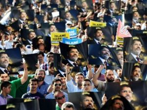 الالاف يتظاهرون في اسطنبول دعما لمرسي