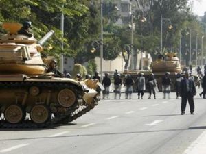 اقوات شرطة مكافحة الشغب منتشرة في محيط قصر الاتحادية
