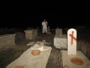 اعمال تدنيس في احدى المقابر في يافا  
