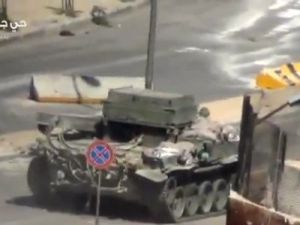 دبابة للجيش السوري في حي جوبر في دمشق