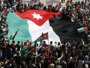 وصلت أزمة المالية العامة إلى حد مقلق، بحيث باتت تهدد الدينار بالانهيار