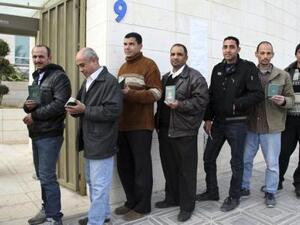 مصريون مغتربون في الاردن يتأهبون للتصويت على الدستور في السفارة المصرية بعمان
