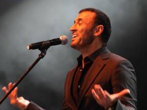 Kadim Al Sahir performing as part of the du World Music Festival, at Dubai Media City Amphitheatre (Photo :ATIQ-UR-REHMAN)