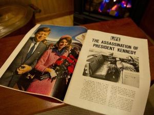 عدد مجلة لايف في كانون الاول/ديسمبر 1963 ويحمل تغطية لاغتيال جون كينيدي