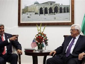 الرئيس الفلسطيني محمود عباس مع وزير الخارجية الامريكي جون كيري في رام الله 
