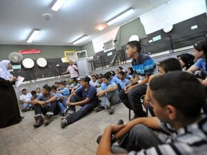 صورة من الارشيف لطلاب عرب اسرائيليون في مدرسة في قرية كفر قاسم
