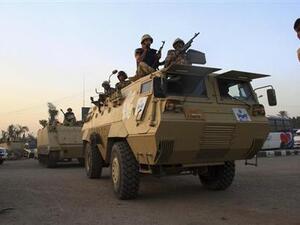 افراد امن خلال اقتحام منطقة كرداسة قرب القاهرة
