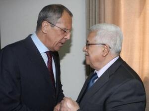 عباس مستقبلا وزير الخارجية الروسي سيرغي لافروف في رام الله