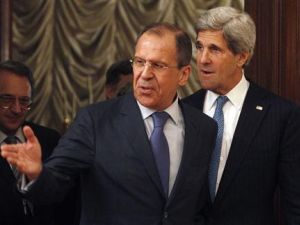 وزير الخارجية الروسي سيرغي لافروف ونظيره الاميركي جون كيري
