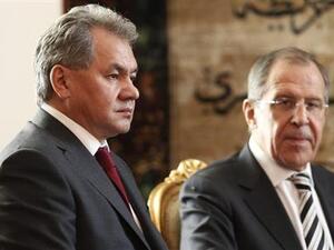 وزير الدفاع الروسي سيرجي شويجو (يسارا) ووزير الخارجية الروسي سيرجي لافروف في القاهرة يوم 14 نوفمبر تشرين الثاني 2013
