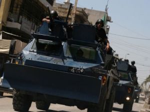 مدرعة عسكرية في طرابلس بشمال لبنان
