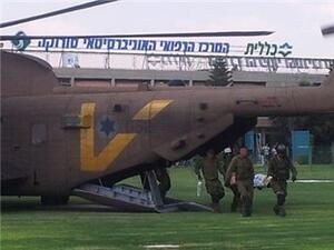 مروحية اسرائيلية تنقل مصابين في الهجمات