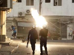 اشتباكات بين الشرطة ومحتجين في قرية خارج المنامة
 اشتباكات بين الشرطة ومحتجين في قرية خارج المنامة