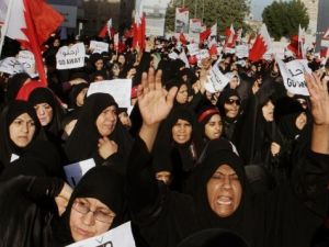 نساء يتظاهرن في البحرين