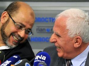 القيادي في فتح عزام الاحمد (يمين) والقيادي في حماس موسى ابو مرزوق 
