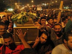 مسيحيون يشيعون جثمان أحد ضحايا أحداث العنف في ماسبيرو 