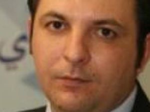 الناشط البارز مازن درويش