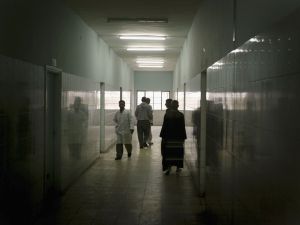 Lebanon cabinet needs serious help: psychiatric rather than traditional government advice, says opinion piece.