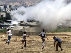 الدبابة الاسرائيلية جدار لحماية الاحتلال في الانتفاضة 