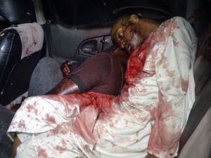 جثة الداعية الاسلامي الشيخ ابرهيم اسماعيل بعد اطلاق النار عليه في سيارته
