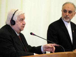 وزير الخارجية الايراني علي اكبر صالحي السبت في مؤتمر صحافي مشترك في طهران مع نظيره السوري وليد المعلم