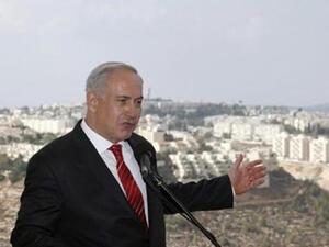 نتنياهو يتحدث للصحفيين أثناء زيارته لمستوطنة جيلو
