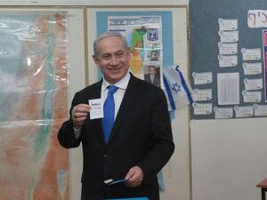 بنيامين نتانياهو يدلي بصوته