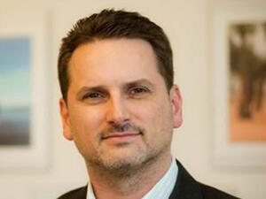 قام الأمين العام للأمم المتحدة، وبعد التشاور مع اللجنة الاستشارية لوكالة الأمم المتحدة لإغاثة وتشغيل لاجئي فلسطين في الشرق الأدنى (الأونروا)، بالإعلان عن تعيين السويسري بيير كراهينبول مفوضا عاما جديدا للوكالة خلفا لفيليبو غراندي.