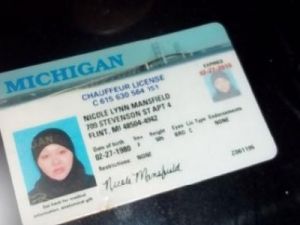 صورة عن رخصة قيادة مونيكا مانسفيلد