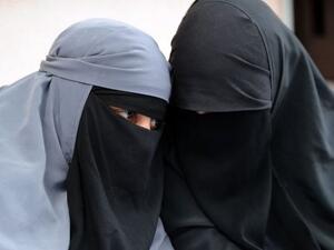 منقبتان في فرنسا