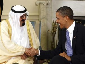 ارشيف/ مصافحة بين الرئيس الاميركي باراك اوباما والعاهل السعودي الملك عبدالله بن عبدالعزيز