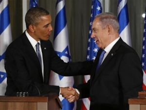 الرئيس الأمريكي باراك اوباما يصافح رئيس الوزراء الإسرائيلي بنيامين نتنياهو

