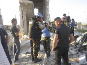 اعضاء فريق المراقبة التابع للأمم المتحدة بالقرب من ادلب يوم الثلاثاء اعضاء فريق المراقبة التابع للأمم المتحدة بالقرب من ادلب يوم الثلاثاء